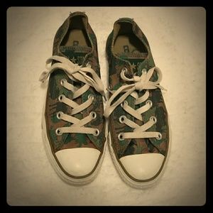 Size 3 Mens/Size 5 Women Limited Edition Converse